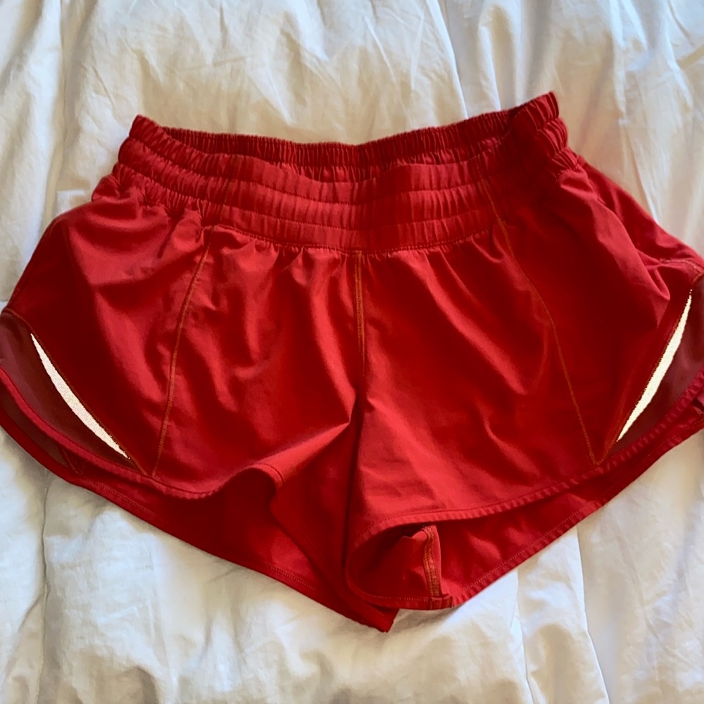 Lululemon 2.5 hotty hot low rise shorts
